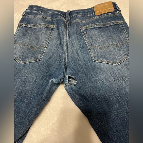 American eagle men's jeans 34x30, please note the hole in the crotch. Pre owned - Picture 1 of 7